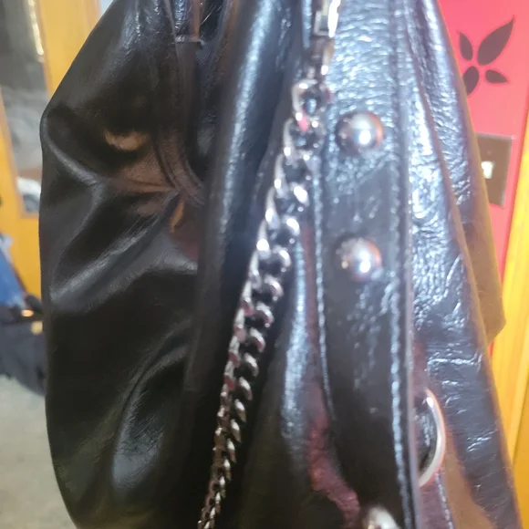 Black Leather Chain-Embellished Women's Bag - Picture 6 of 10